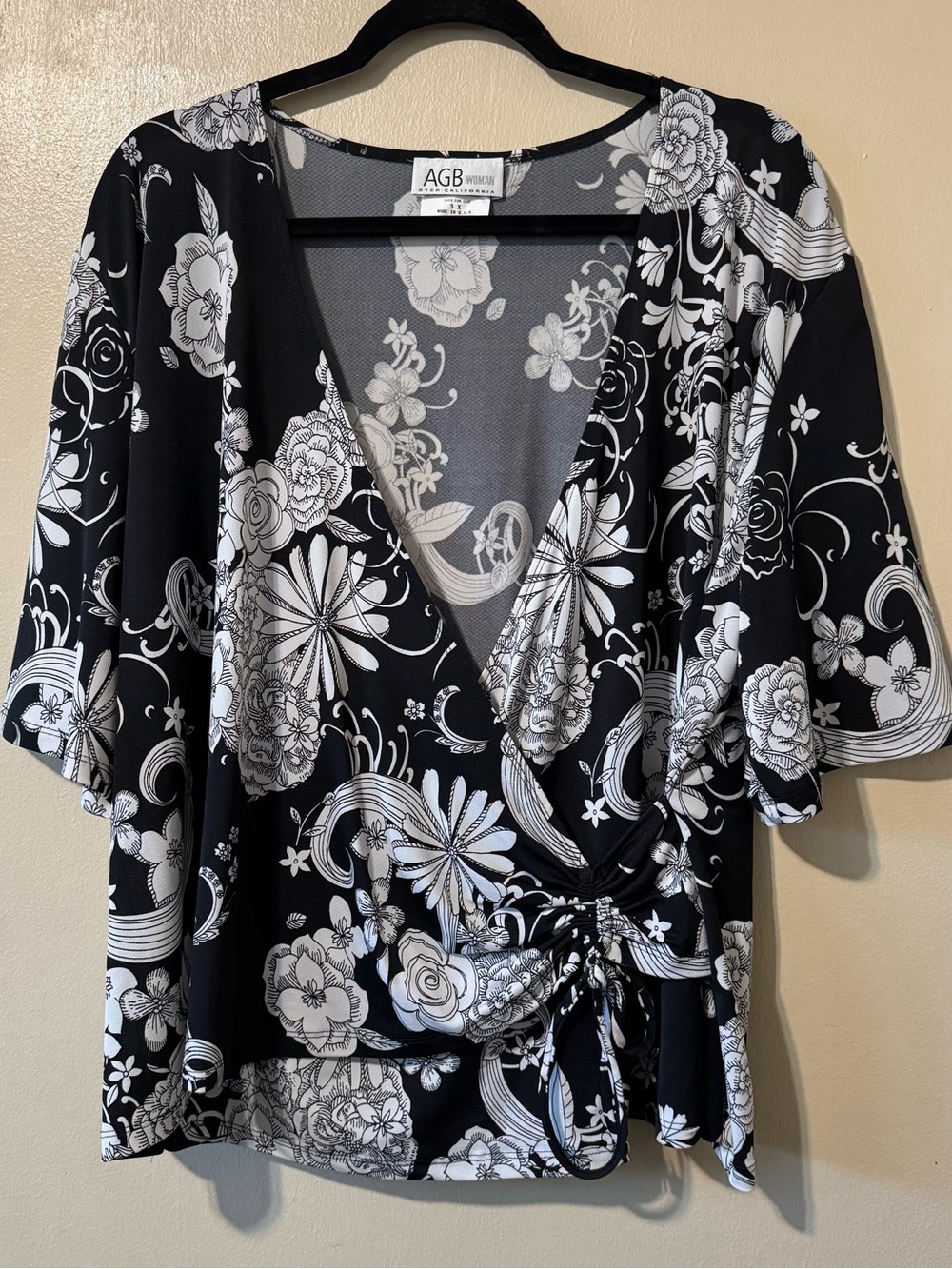 Vintage Y2K/2000s Plus Size Black & White Floral Wrap Top